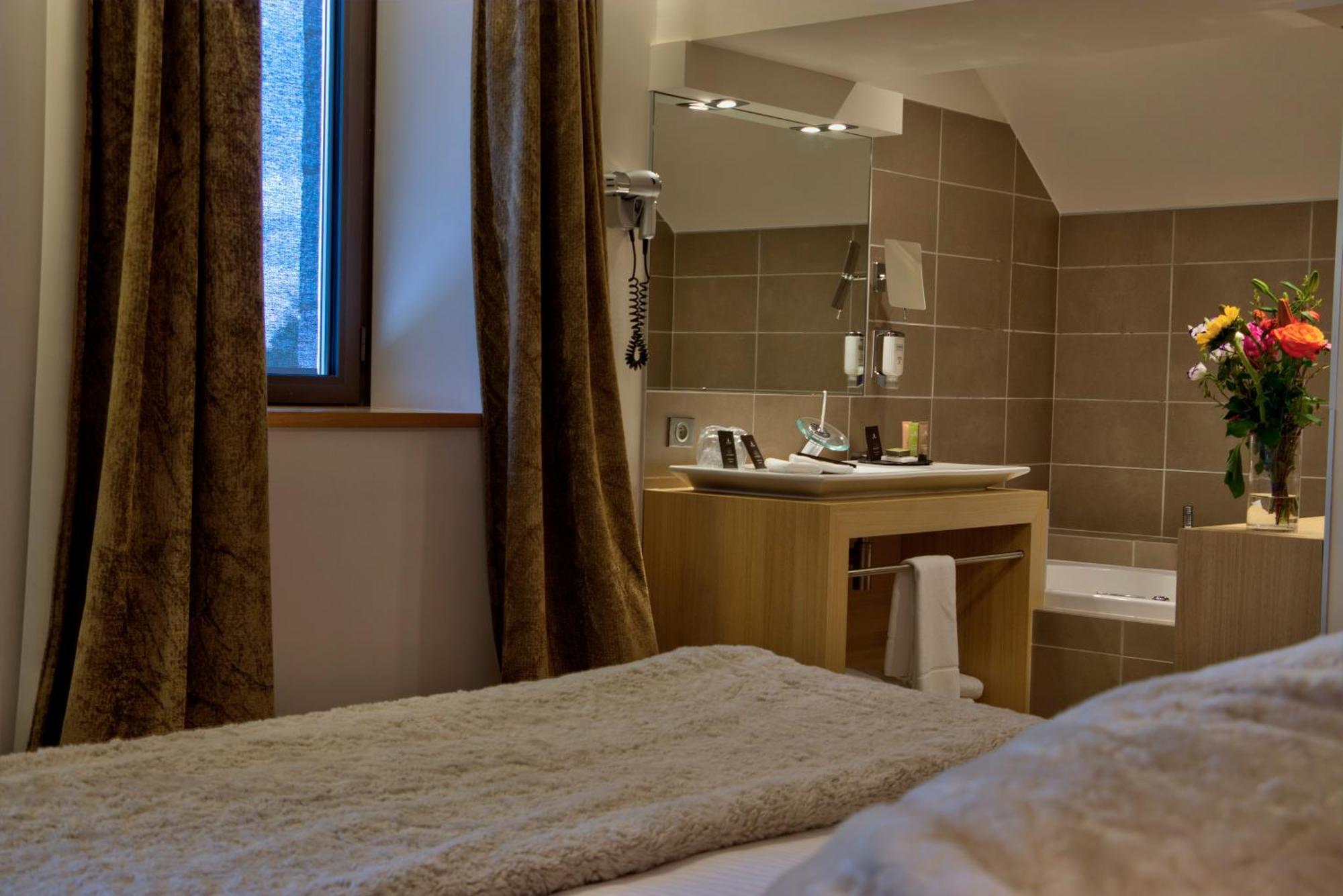 Hotel Chateau Des Avenieres 4*