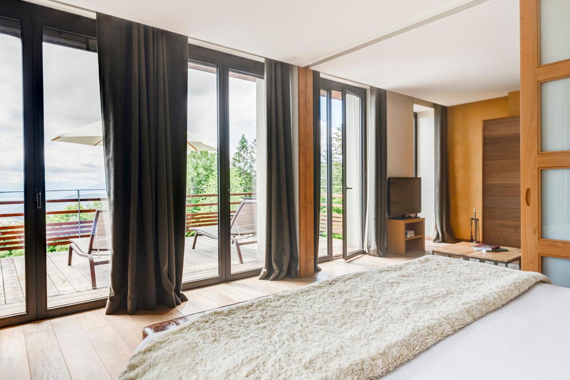 Chateau Des Avenieres Hotel